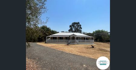 BEAUTIFUL COUNTRY CHARM WITH DUAL LIVING!! - Photo 5