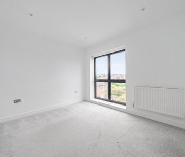 Enmore Road, London, SE25 - Photo 2