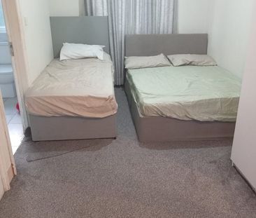 Room in a Shared House, Victoria Road, IG11 - Photo 1