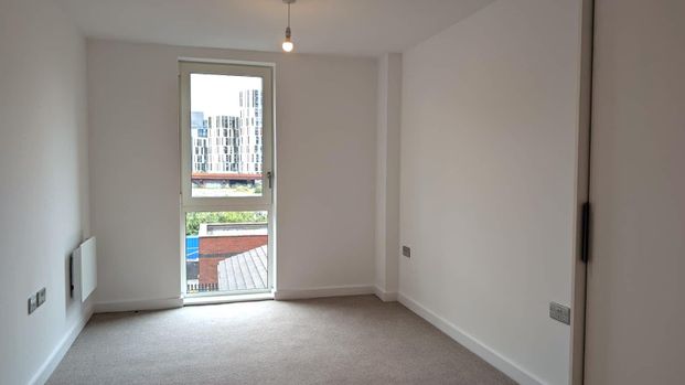 The Railings, Middlewood Locks - Photo 1