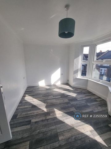 5 bedroom terraced house to rent - Photo 3