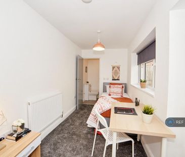1 bedroom in a house share to rent - Photo 4