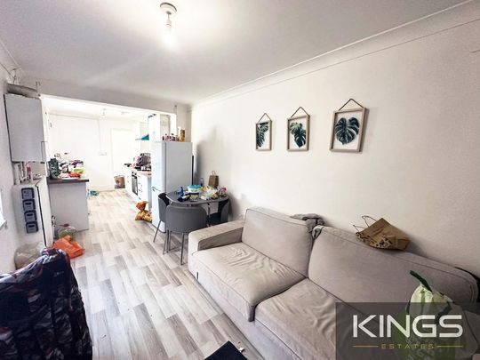 5 bedroom semi-detached house to rent - Photo 1