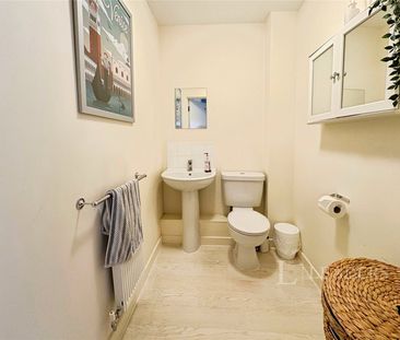 2 bedroom house to rent Peacock Close, Epsom, KT19 - Photo 3