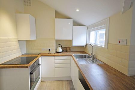 2 bedroom flat to rent - Photo 2