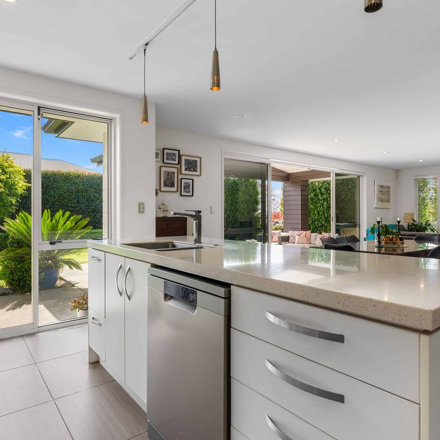 Welcome to this modern and inviting 3-bedroom rental home in Welcome Bay. - Photo 1