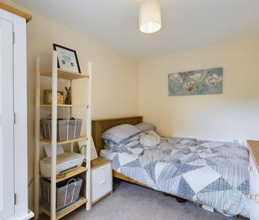 3 bedroom end of terrace house to rent - Photo 3