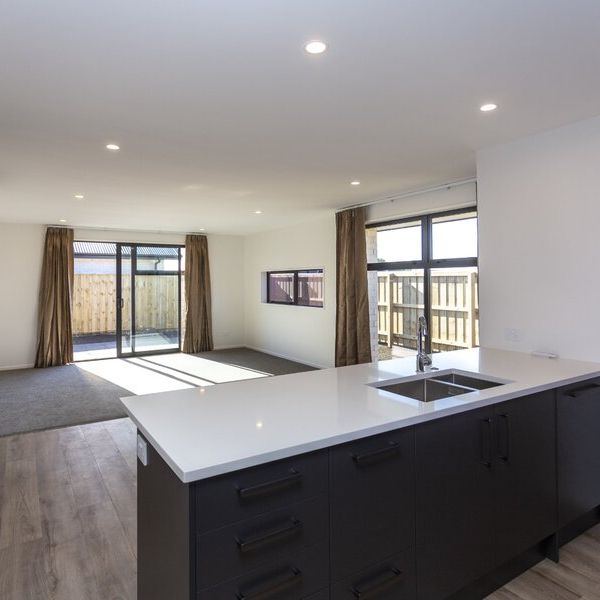 Ravenswood – Spacious Family Home! - Photo 1