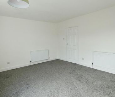2 bedroom end of terrace house to rent - Photo 3