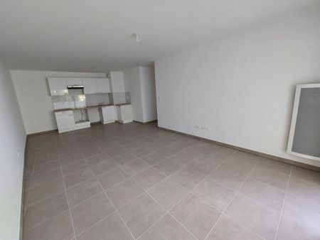 location Appartement T3 DE 66.64m² À NIMES - Photo 2