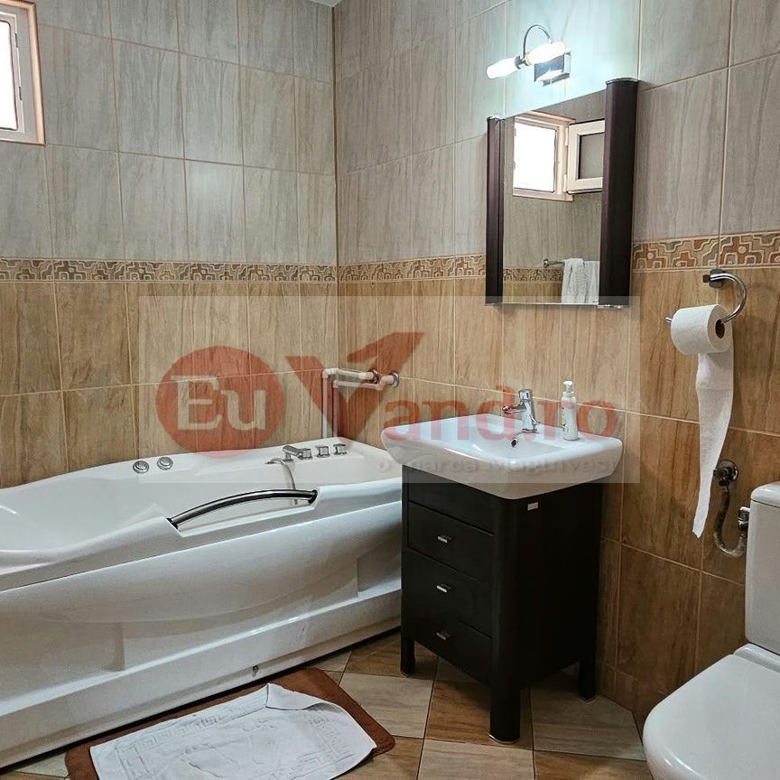 Închiriază Apartament 5 camere Micro 20 - Photo 1