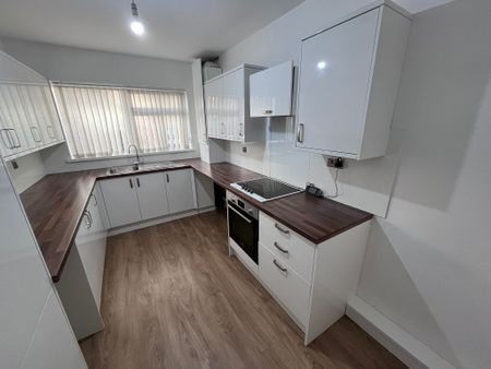 Long Oaks Court, Sketty, Swansea SA2 0QH - Photo 5