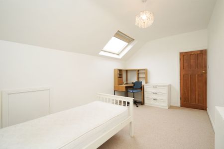 4 bedroom House to rent - Photo 2