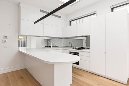 175 Nelson Rd, South Melbourne VIC 3205 - House For Rent | Domain - Photo 4