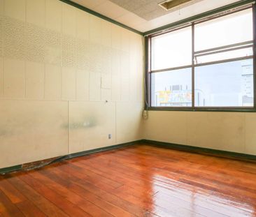 Great Central City Location on Broadway! - Photo 4