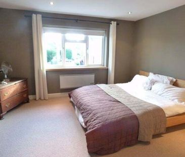 Somerset Close, Hersham, WALTON-ON-THAMES, KT12 - Photo 3