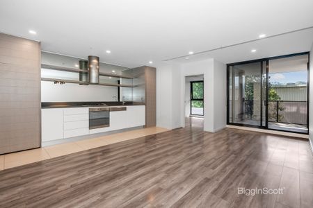 LIGHT, BRIGHT AND SPACIOUS 2 BEDROOM APARTMENT! - Photo 4