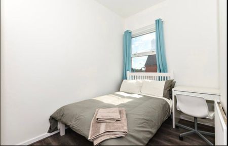 Room in a Shared Flat, Ferndale Road, L15 - Photo 3