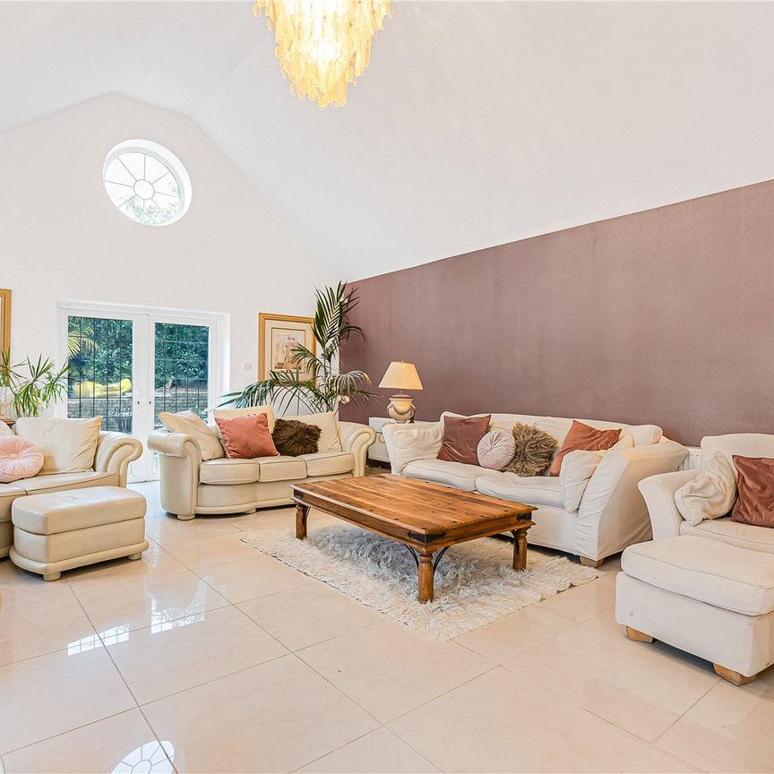 Bulls Cross Ride, Hertfordshire - Photo 1