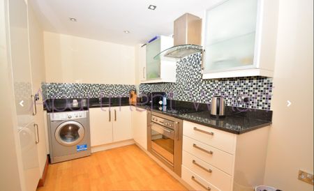 2 Bed Flat, Block Wharf, E14 - Photo 4