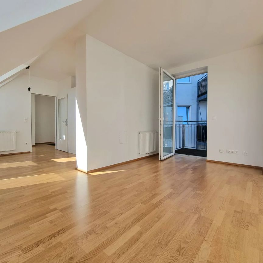 Traumhaftes Dachgeschoß-Refugium in St. Pölten - Großzügig, gepflegt und mit Balkon! - Photo 1