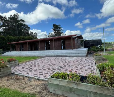 3 Bed with Big Garden for Rent in Helensville - Photo 1