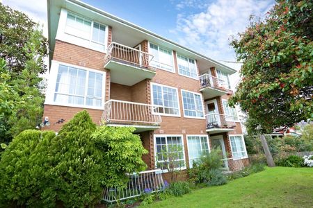 8/12 Irving Street, Malvern VIC 3144 - Photo 2