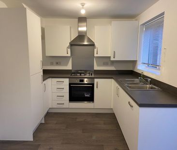 3 bedroom semi-detached house to rent - Photo 5