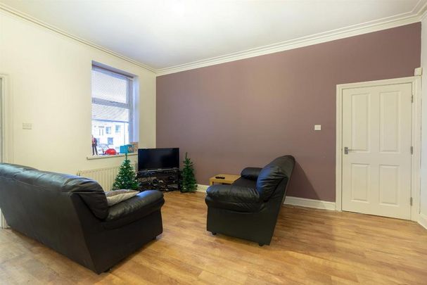 3 bedroom flat to rent - Photo 1