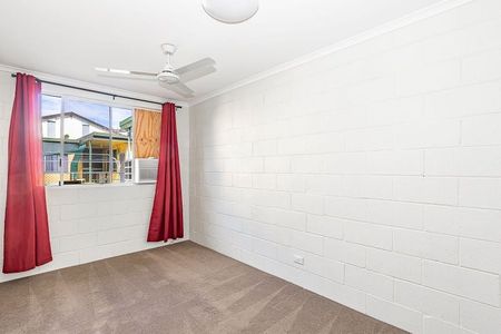 2/15 Illuka Street, Currajong - Photo 3