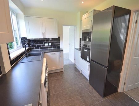 3 Bedroom Semi Detached Available Arranging tenancy - Photo 5