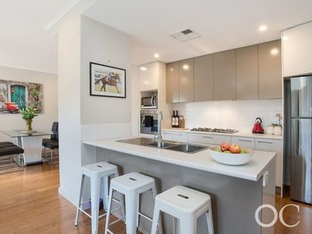 Open the Door to Effortless Style - Photo 5