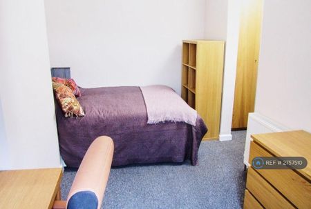 5 bedroom end of terrace house to rent - Photo 3