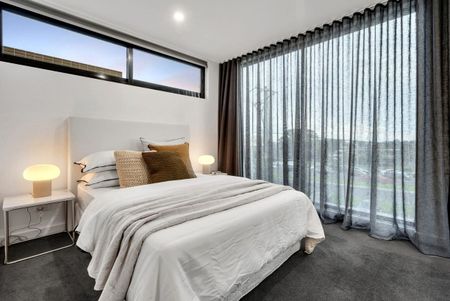 Top Floor Masterpiece - Photo 5