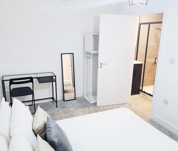 3 bedroom flat to rent - Photo 4