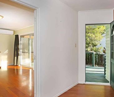 Home with Garden in Central of Pakuranga - Photo 3