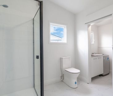 A sunny, spacious home right on the city fringe - Photo 4