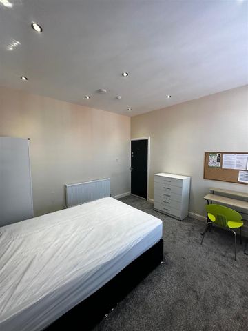 Rooms to Let on Villiers Street, Preston - Photo 4