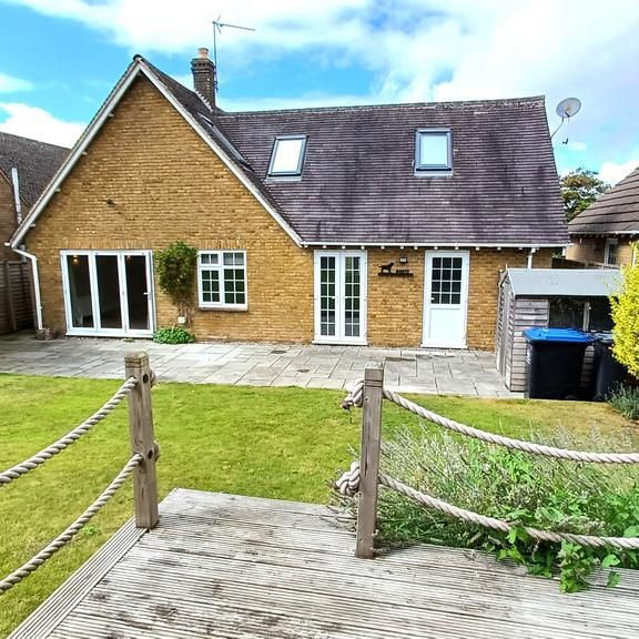 4 bedroom detached house to rent - Photo 1