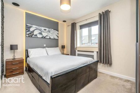 2 bedroom coach house to rent - Photo 4