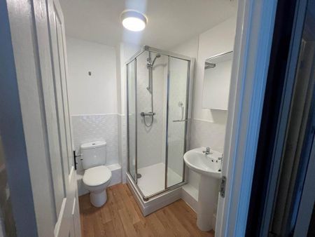 2 bedroom flat to rent - Photo 5