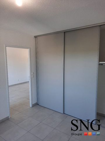 T2 AVEC LOGGIA ET DEUX PARKINGS COUVERTS - Photo 2