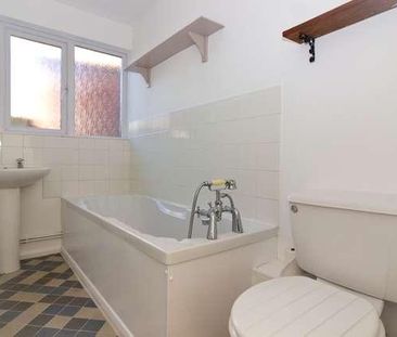 Stony Stratford - Bedroom Maisonette With Garden, Set Just Off High... - Photo 1