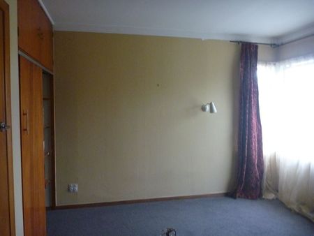 Tidy 2 bedroom house - Photo 2