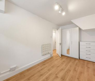 4 bedroom mews to rent - Photo 5