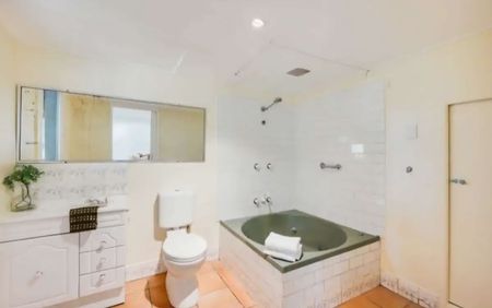 East Brisbane - Photo 2