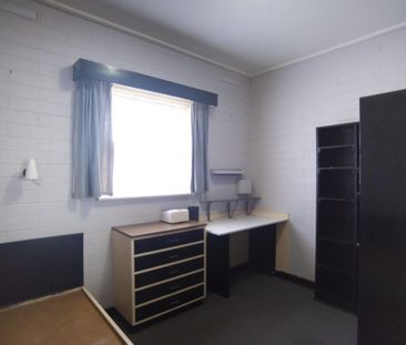 NEAT& TIDY 3-BEDROOM BEACH SIDE UNIT – Comfort, Convenience & Coast... - Photo 5