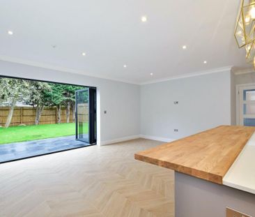 4 bedroom detached house to rent - Photo 4