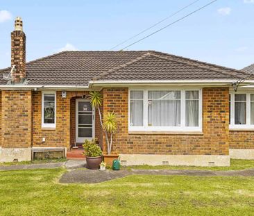 Wooden floor family home - Photo 3