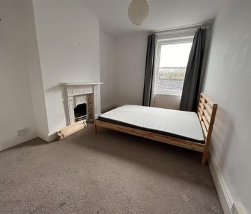 3 bedroom flat to rent - Photo 5